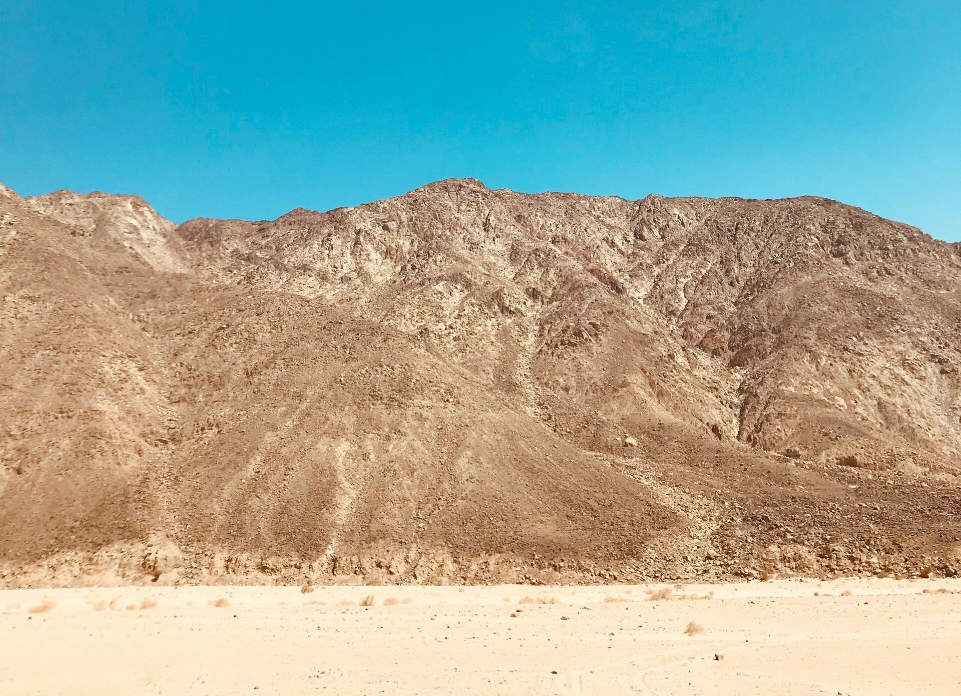 On the Margins of War and Longing